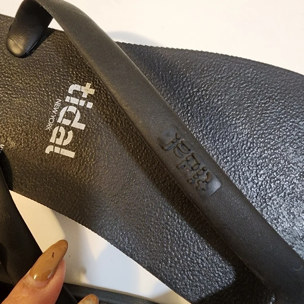 TIDAL men's black flipflops Sandals size 12M